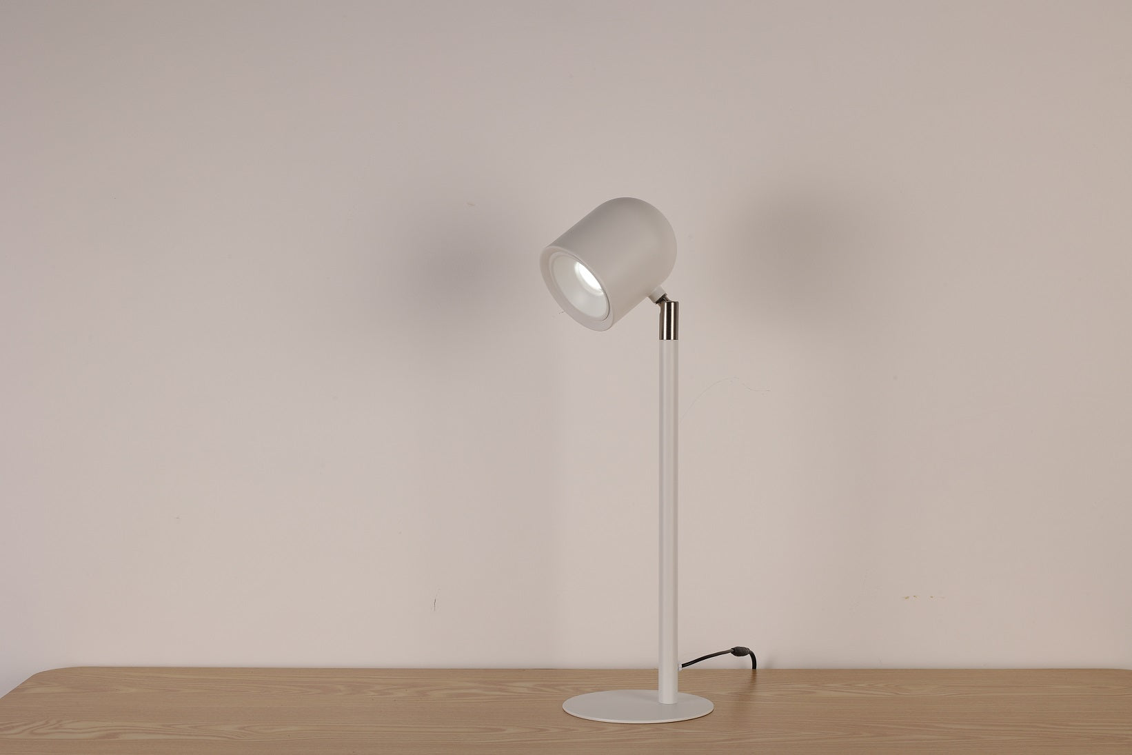 Klassisk & Minimalistisk Skrivebordslampe Med Base Hvid