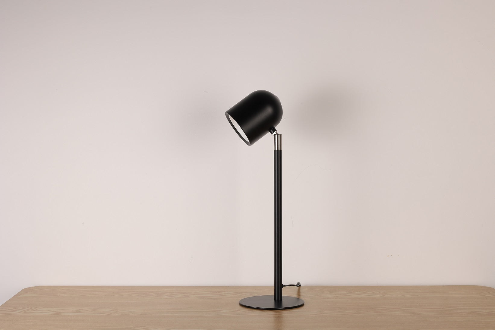 Klassisk & Minimalistisk Skrivebordslampe Med Base Sort